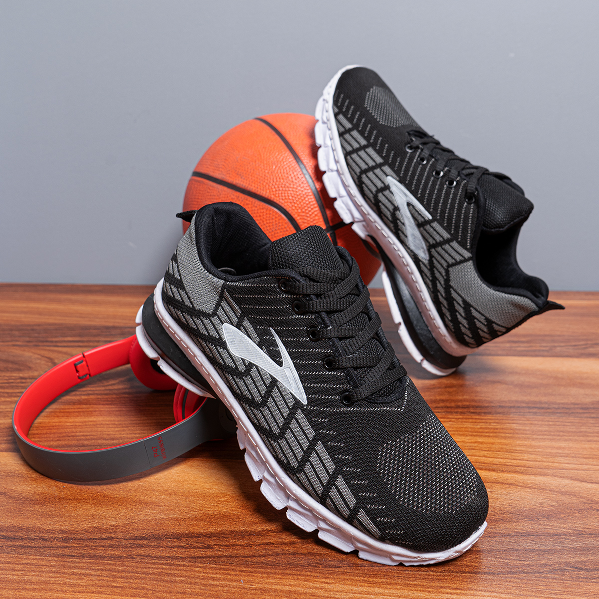 كفش ورزشي مردانه مشكي طوسي مدل Karlos