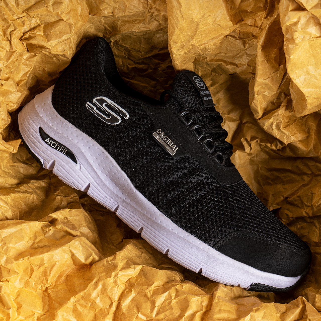 کفش اسکیجرزمردانه مشکی زیره سفید مدل zigzag