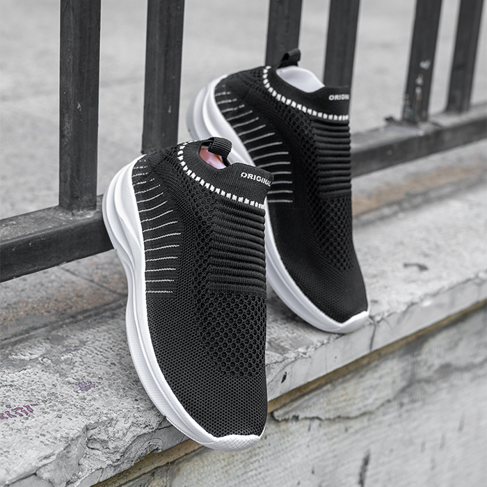 کفش ورزشی زنانه مشکی سفید مدل Line