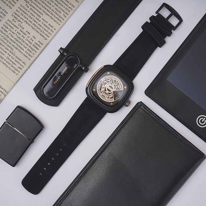ساعت sevenfriday مشکی مدل Versace