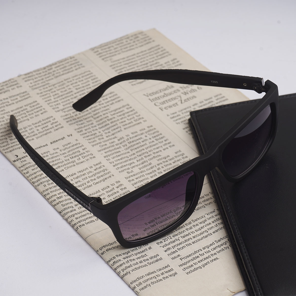 عینک مردانه مشکی صفحه بنفش مدل Hugo