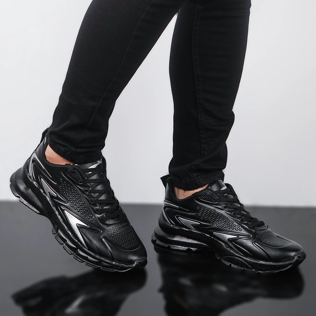 کفش ورزشی مردانه مشکی طوسی مدل W996