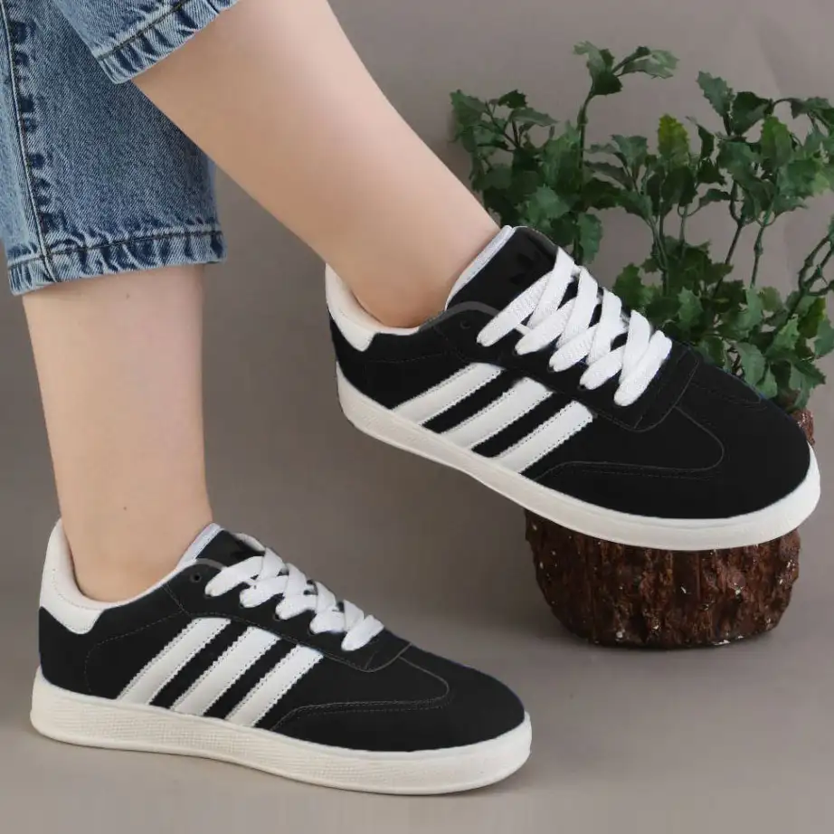 کفش تخت زنانه آدیداس مشکی سفید مدل Mehrnaz