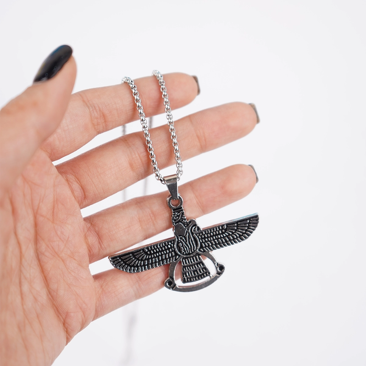 گردنبند نقره ای با آویز فروهر