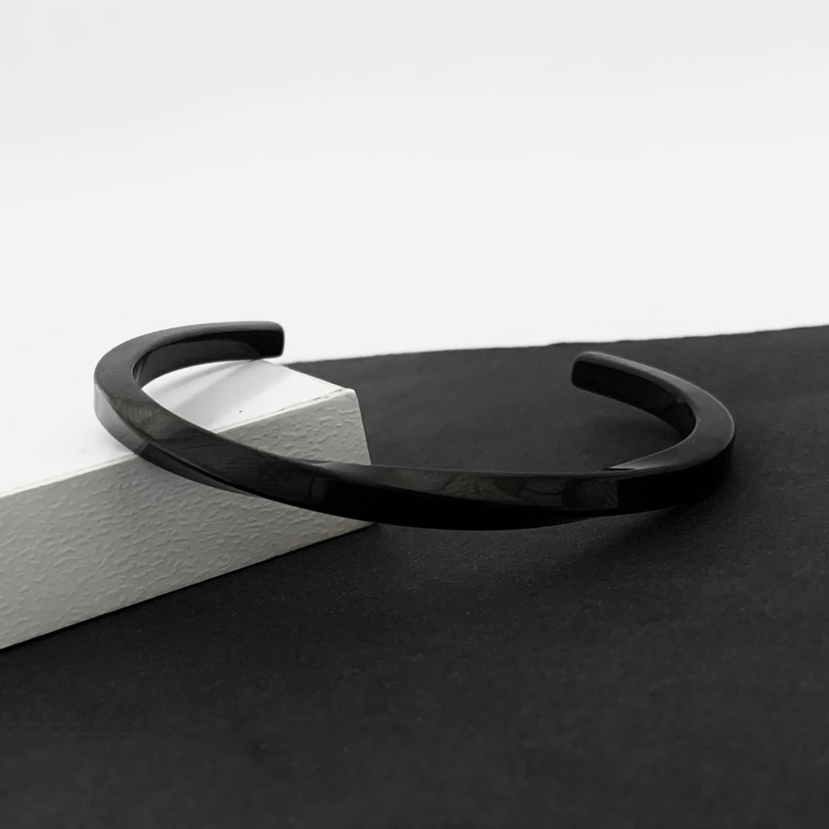 بنگل مردانه مشکی مدل پیچ خورده