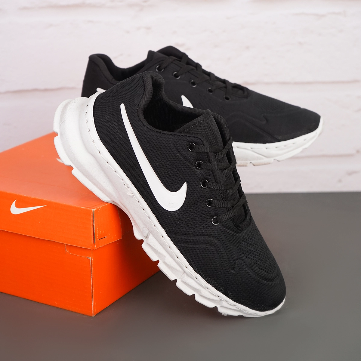 کفش ورزشی مردانه مشکی زیره سفید (T) مدل Pavlo