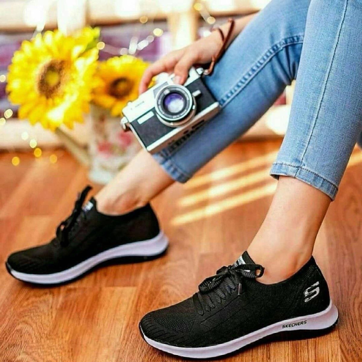 کفش ورزشی SKECHERS مشکی زیره سفید زنانه مدل Helena
