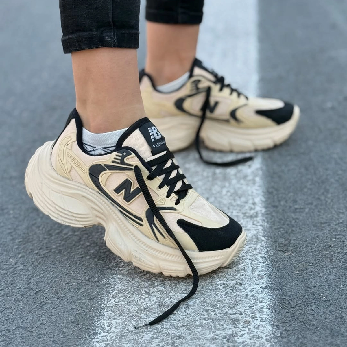 کفش ورزشی زنانه نیوبالانس لژدار کرم مدل Mahla