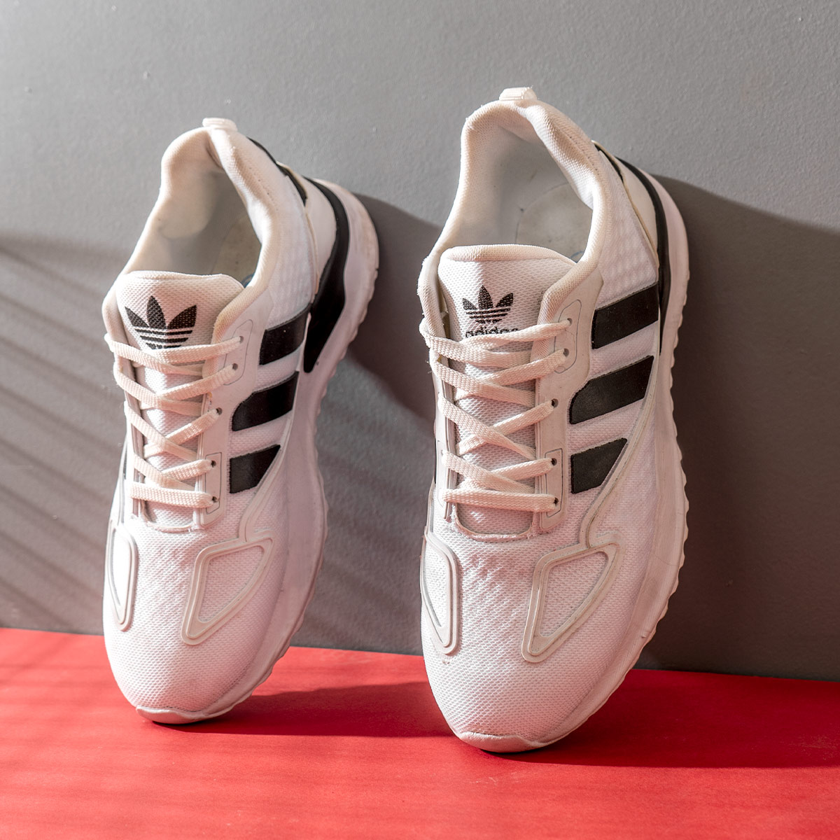 کفش ورزشی Adidas مردانه سفید مشکی مدل Siban