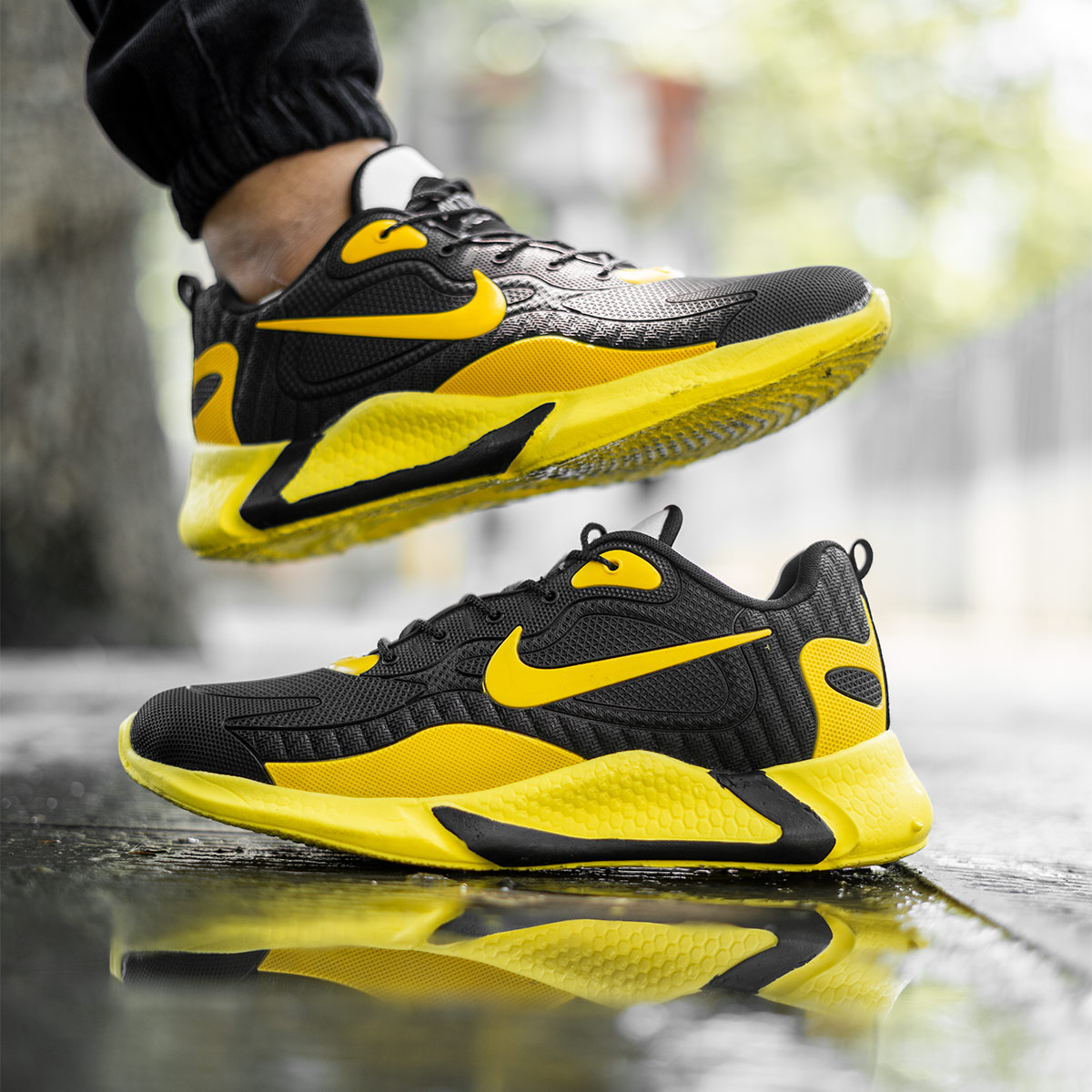 کفش ورزشی Nike مردانه مشکی زرد مدل Madoner