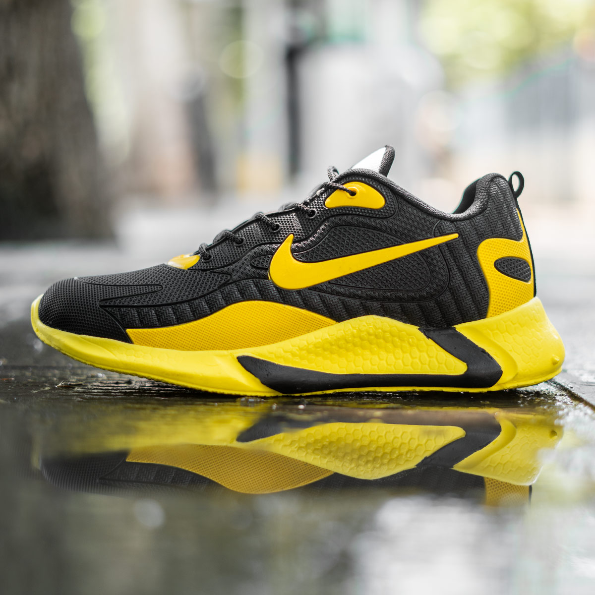 کفش ورزشی Nike مردانه مشکی زرد مدل Madoner