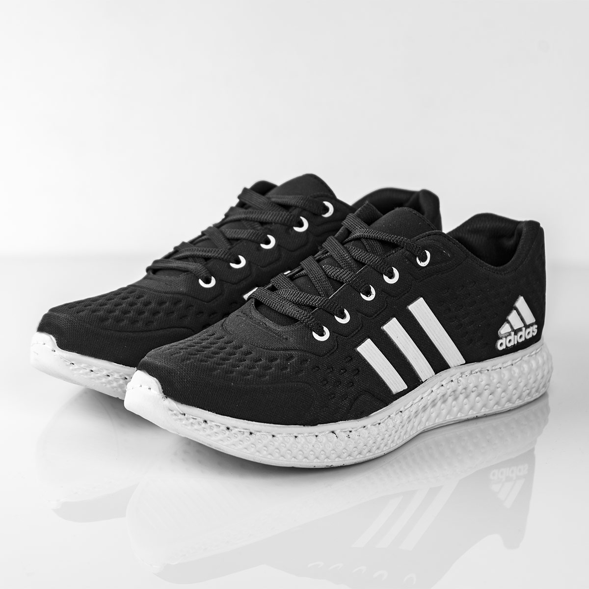کفش ورزشی Adidas مردانه مشکی سفید مدل Sisam(T)